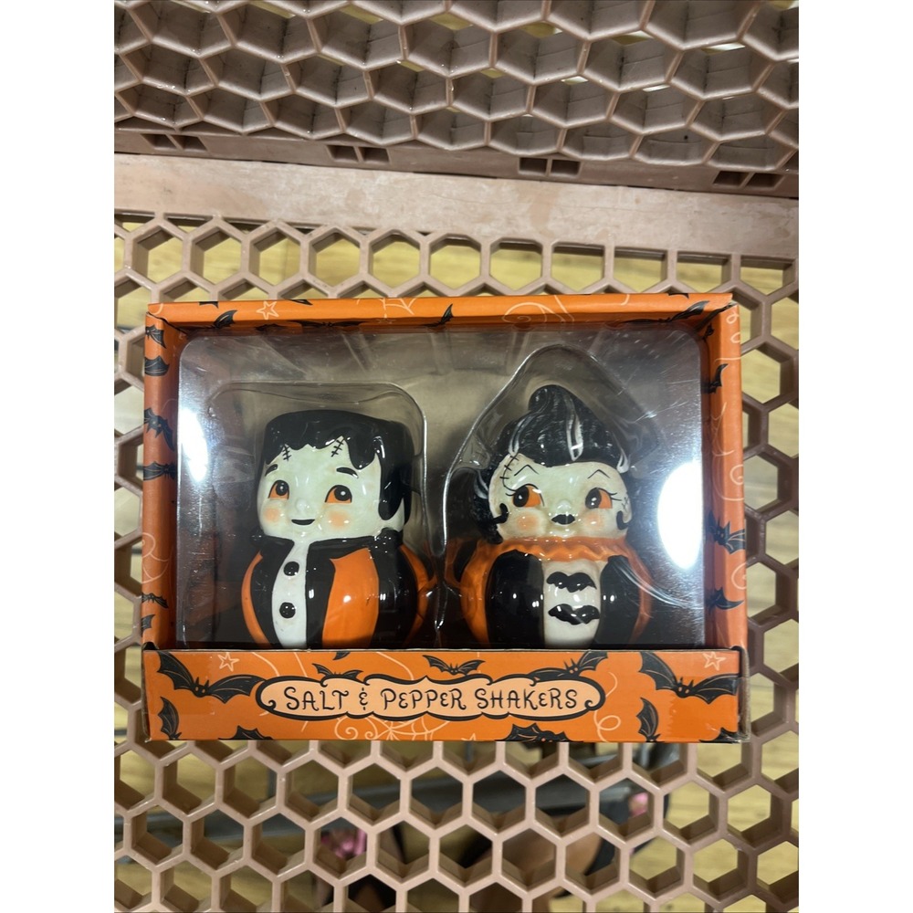 New Johanna Parker Halloween Ceramic Salt and Pepper Shakers Set Pumpkin Witch